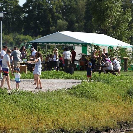 Karpu Dikis-Kempings Viesites Jaunmārupe Exterior foto